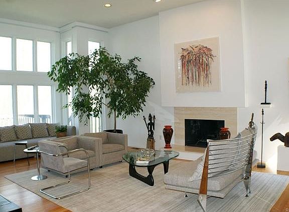 3rd image of 4924 Champlain Cir