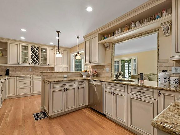 5th image of 24 Juniper Pl