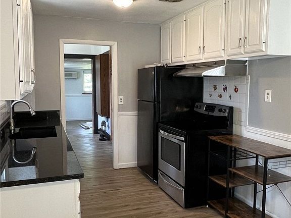 3rd image of 450 Redwood Dr