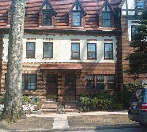 3rd image of 382 Burns St
