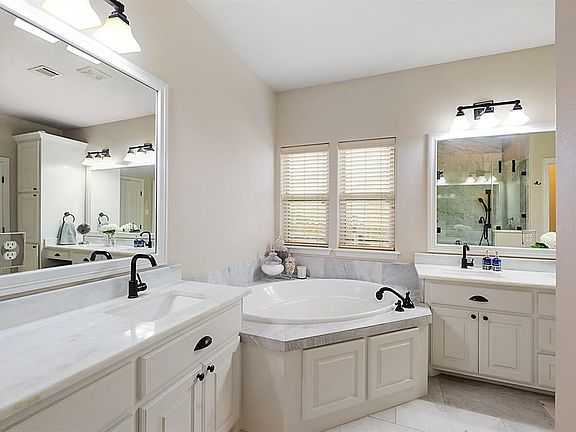 4th image of 2485 Newark Cir