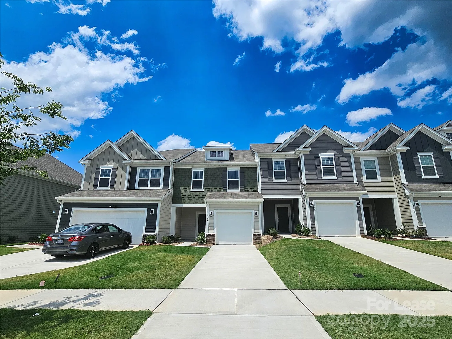 3 bed, 2.5 bath, 1601 sqft, $2,050 — Photo 1