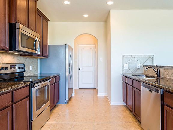 Mesquite Plan by LGI Homes - Kitchen