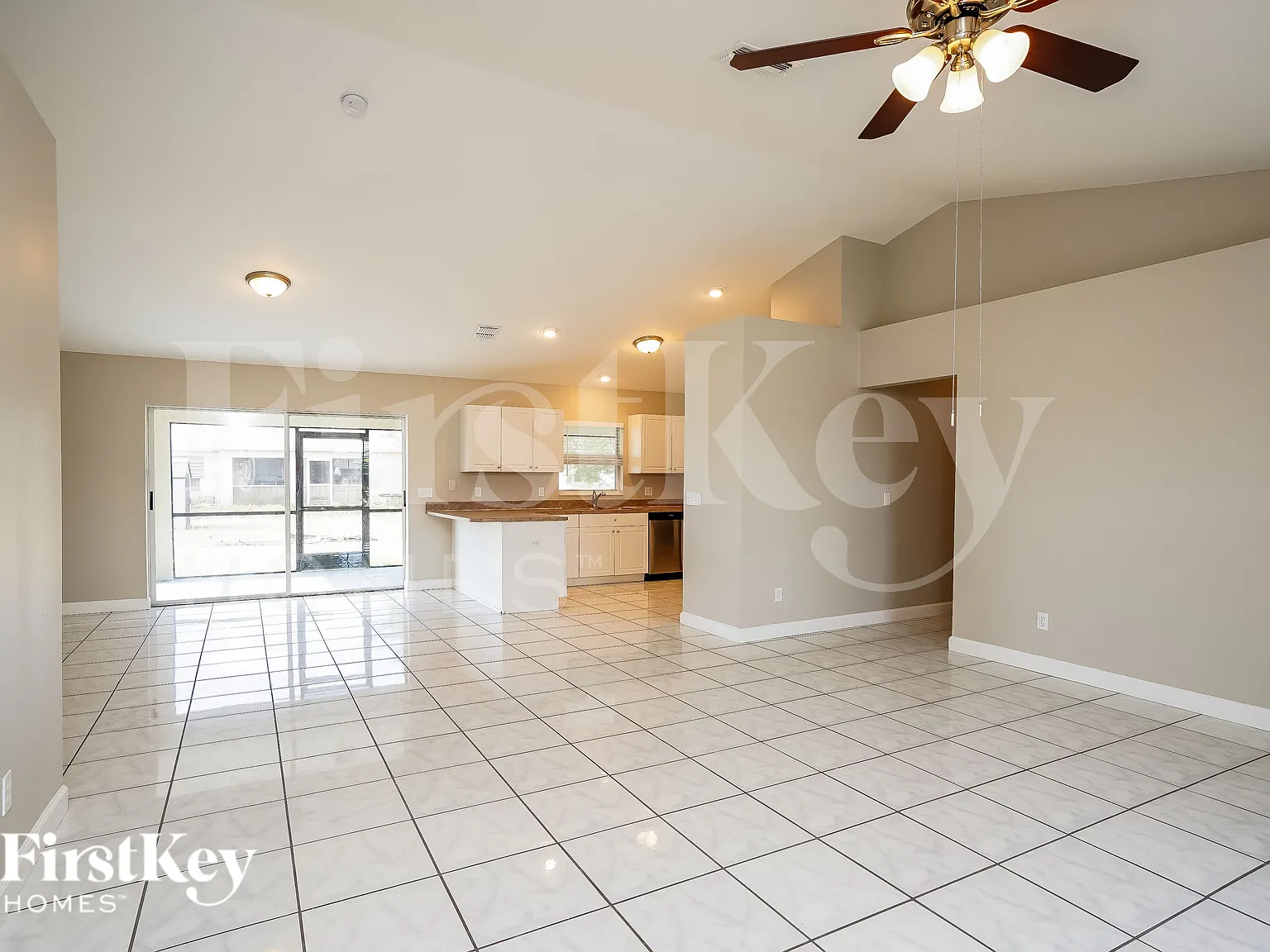 4 bed, 2.0 bath, 1636 sqft, $1,645 — Photo 2