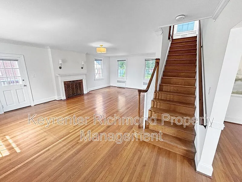 3 bed, 2.5 bath, 2819 sqft, $2,600 — Photo 2