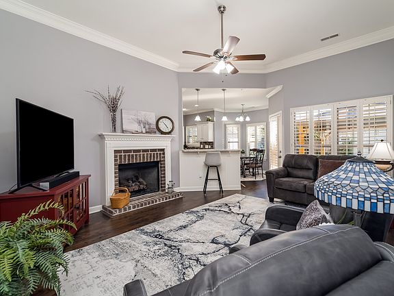 4th image of 1067 Golf View Way