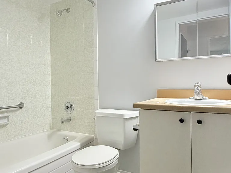 1653 Ouellette Ave #402 — Photo 9