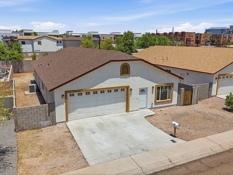 516 W Brown St — Photo 28