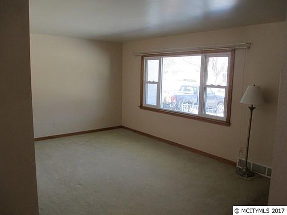 5th image of 817 6th St SE