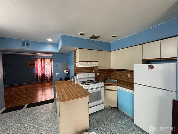 3rd image of 30 Judson St Unit 8A