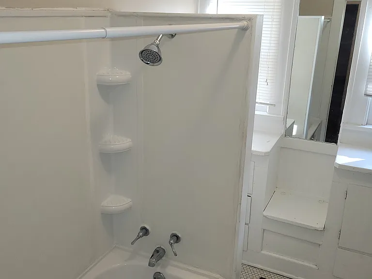 748 N Woodrow Ave — Photo 15