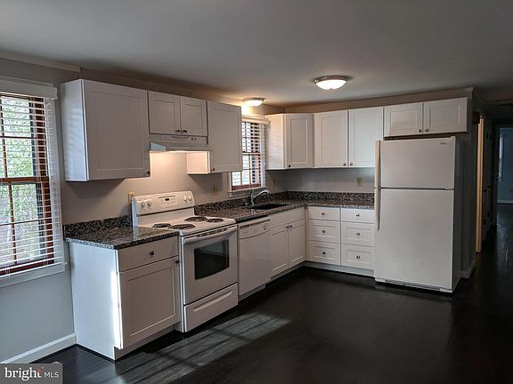 5th image of 898 Walnut Dr