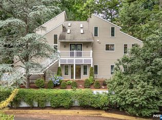 33 Berkshire Rd, Woodcliff Lake, NJ 07677