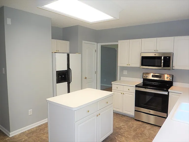9801 Goodrum Ct — Photo 4