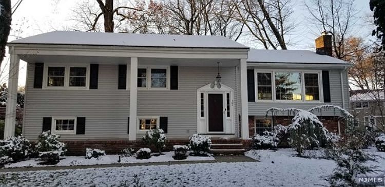 1st image of 584 Spruce Ln