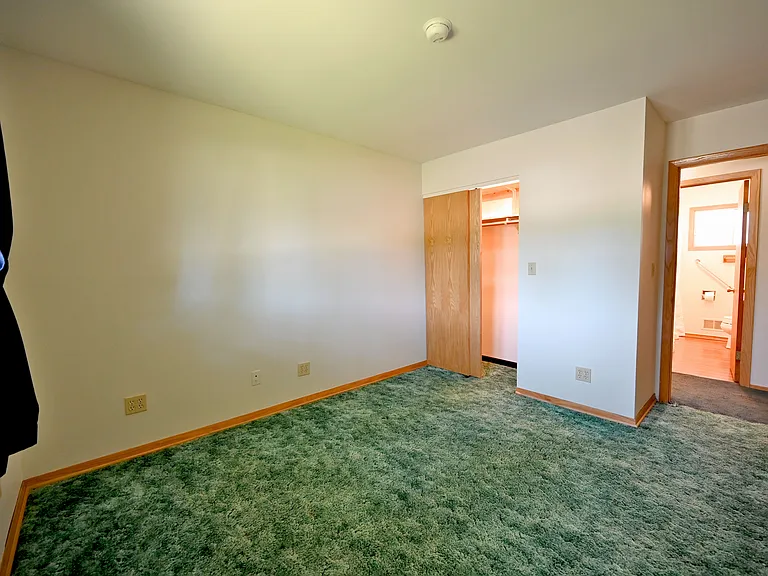 409 Linwood Ave — Photo 13
