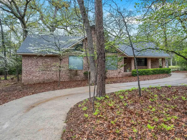 411 Raton Pass, Holly Lake Ranch, TX 75765