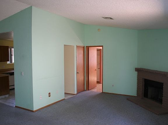 3rd image of 749 Vera Dell Ct