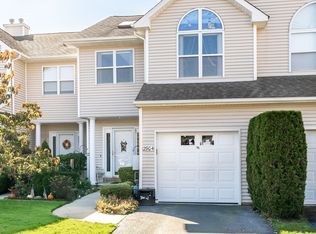 2904 Willow Pond Dr, Riverhead, NY 11901
