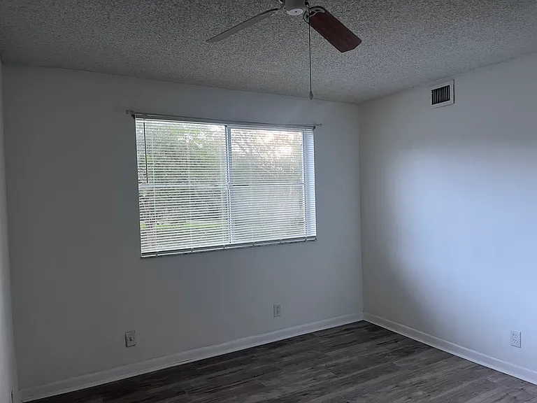 9777 Westview Dr #112 — Photo 32