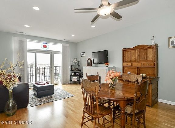 3rd image of 2472 W Foster Ave APT 403
