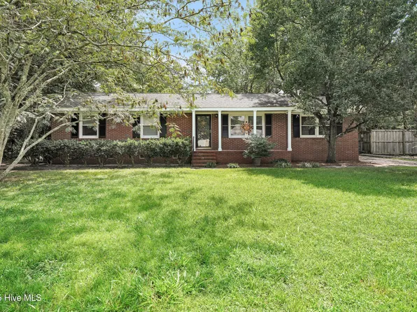 208 Green Meadows Drive, Wilmington, NC 28405