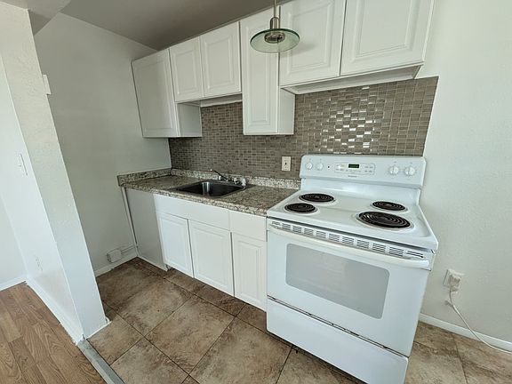 2nd image of 18 W 43rd St #18