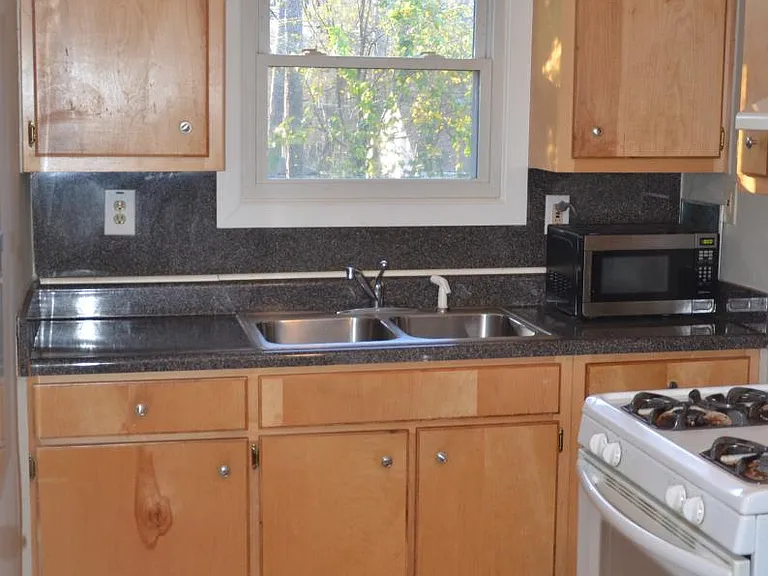 549 Daniel Ave — Photo 3