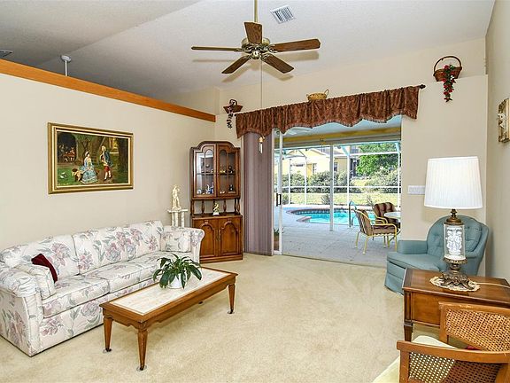 5th image of 525 Cedarwood Ln