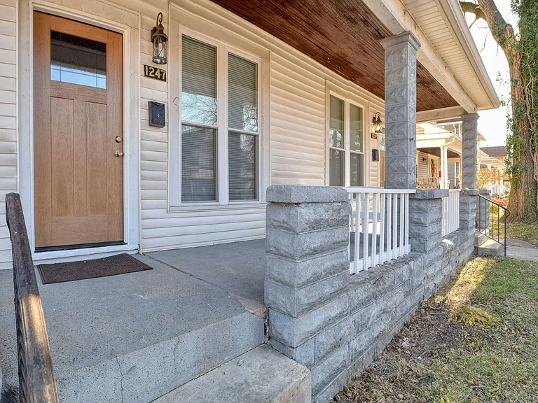1247 Wright St — Photo 16