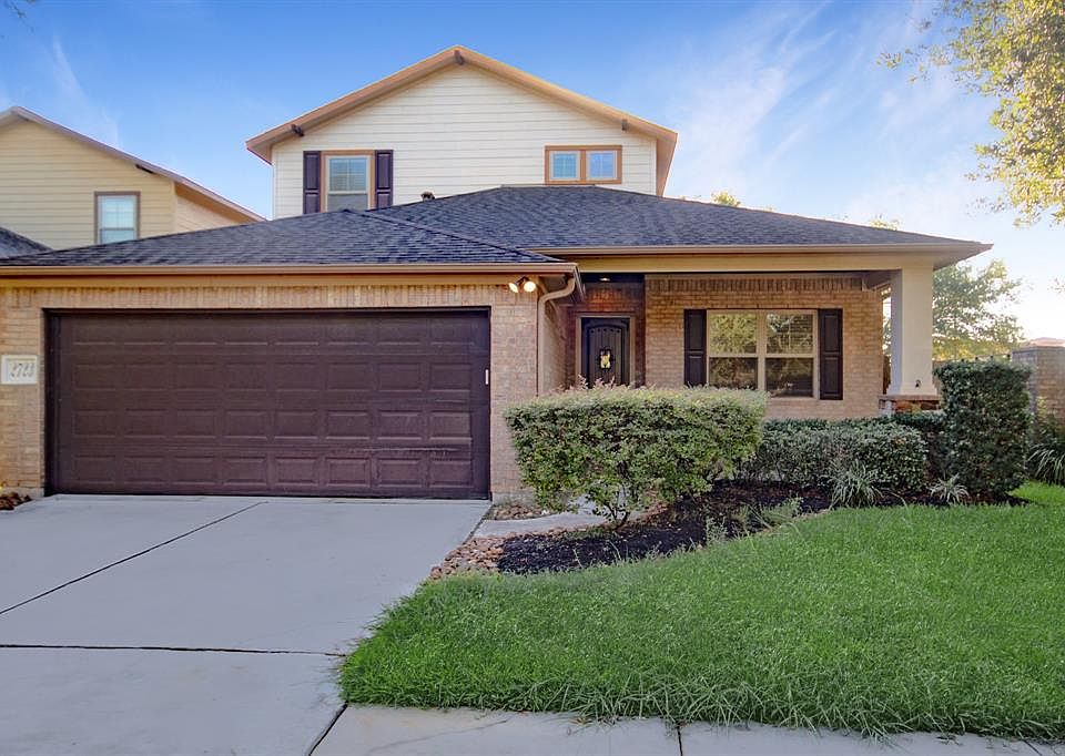 1st image of 2723 Lakeside Dr