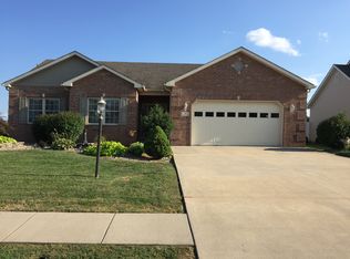14 Woodcrest Dr, Bethalto, IL 62010