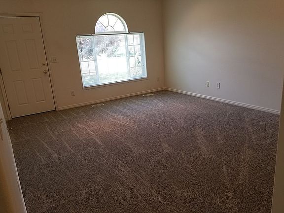 Entry/living space