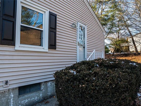 4th image of 24 Howard Ave