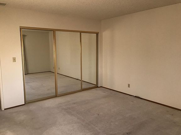 5th image of 44942 Naragansett Ct