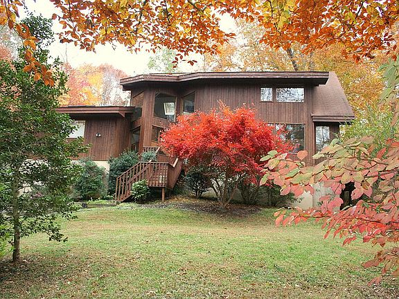 3rd image of 149 Londonderry Ln