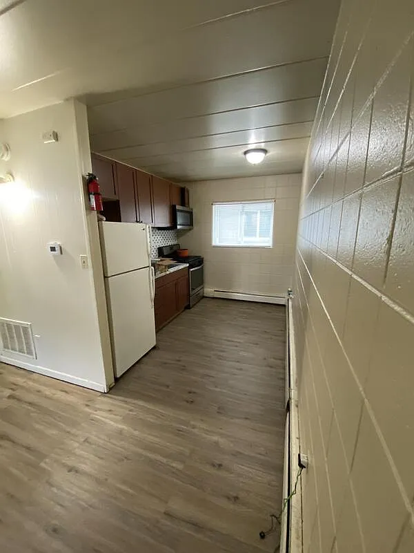 2 bed, 1.0 bath, $885 — Photo 3