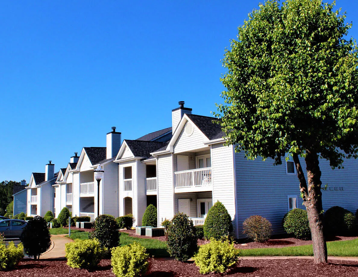 Brentwood Chase — Photo 1