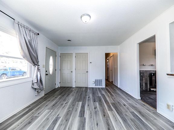 2nd image of 2100 Saint Clair Ave