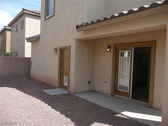 2nd image of 3516 Carisbrook Dr