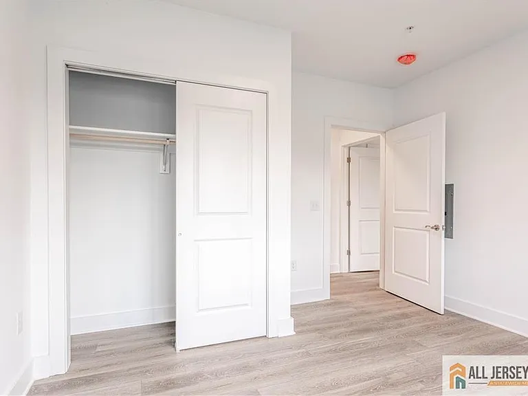 1025 Raritan Rd #414 — Photo 9