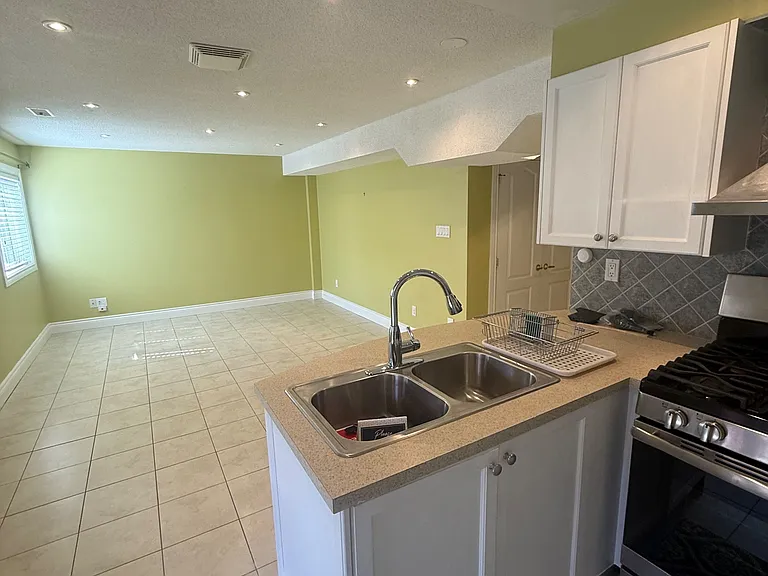 13 Gray Park Dr #LOWER — Photo 3