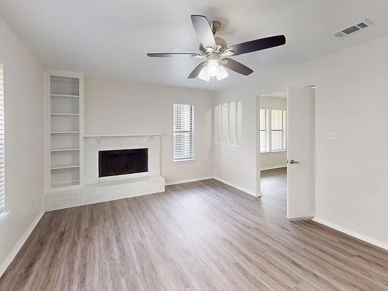 Davis Square Apartments — Photo 5