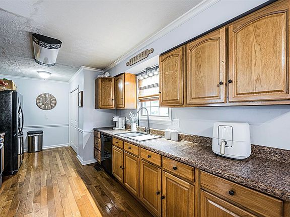 4th image of 205 Simmental Ln