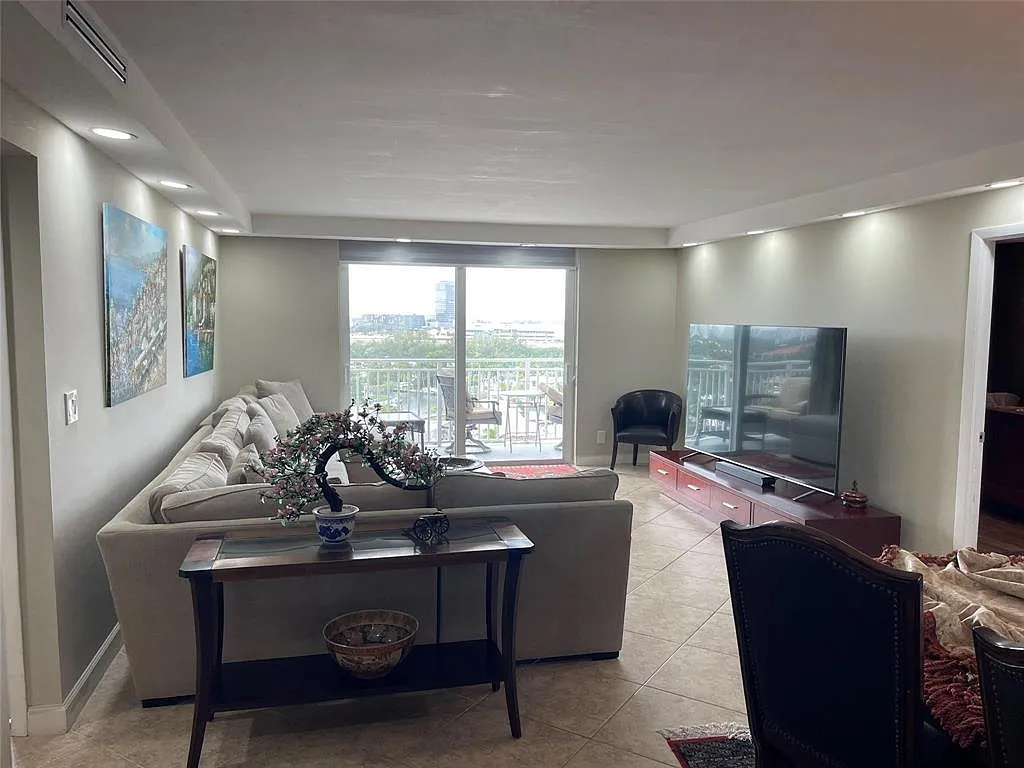 2 bed, 2.0 bath, 1237 sqft, $2,275 — Photo 2