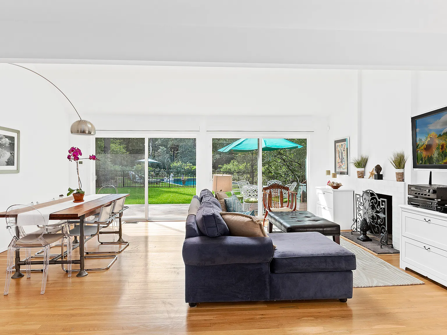 East Hampton - Great Location With Tennis — Photo 2