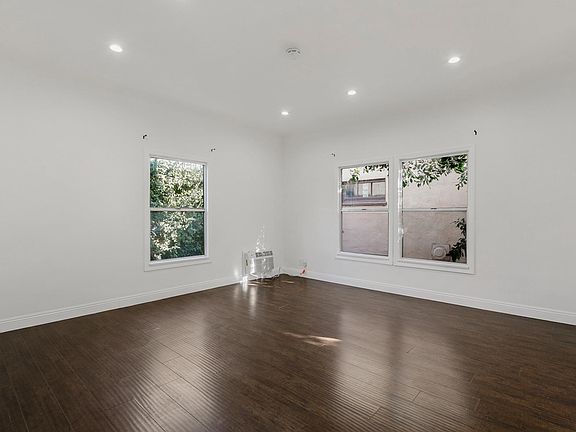 3rd image of 7229 Willoughby Ave APT 12