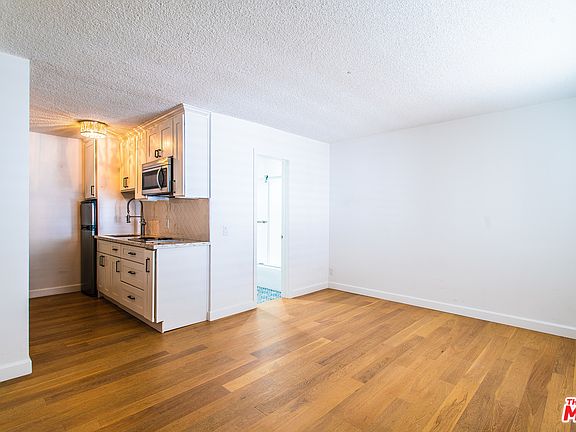 4th image of 1102 11th St #106
