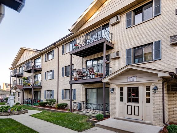 4th image of 7218 W Wrightwood Ave APT 309