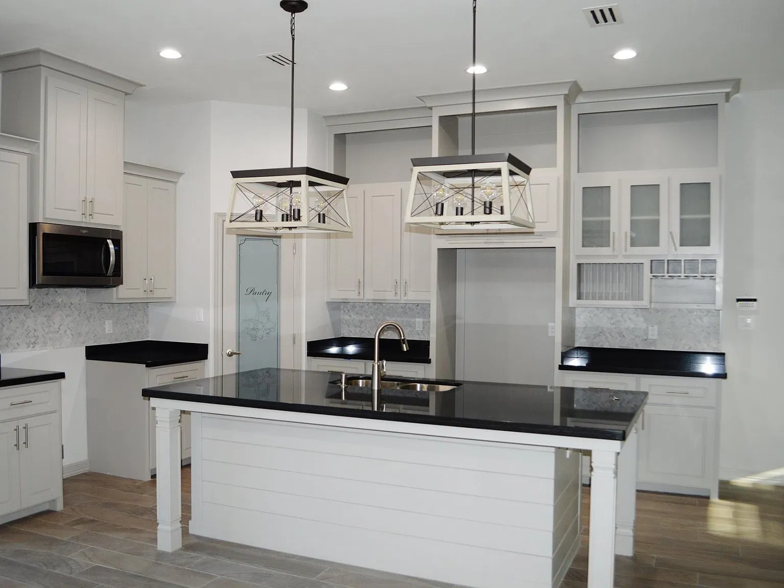 3 bed, 1724 sqft, $2,200 — Photo 2